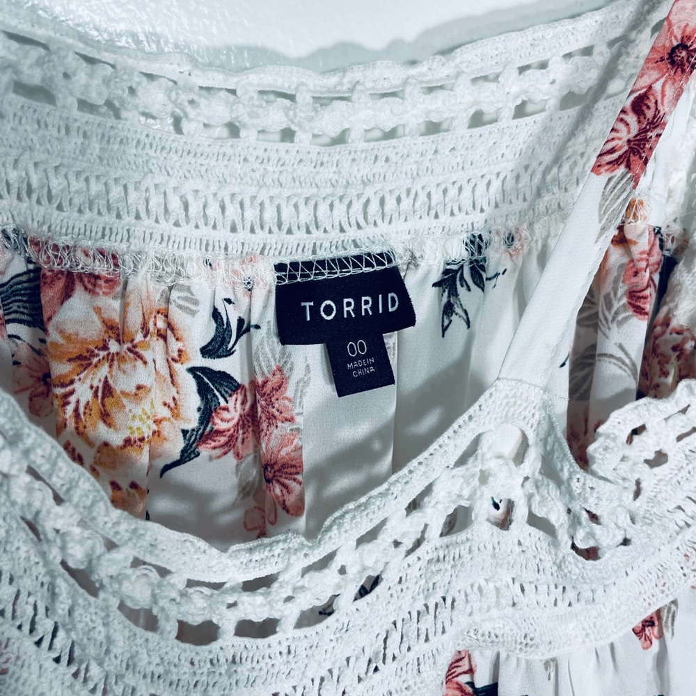 Women’s Torrid Floral Cold Shoulder Top - Picture 2 of 4